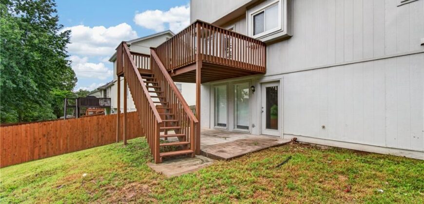6529 NW Hidden Valley Road, Kansas City, MO 64152
