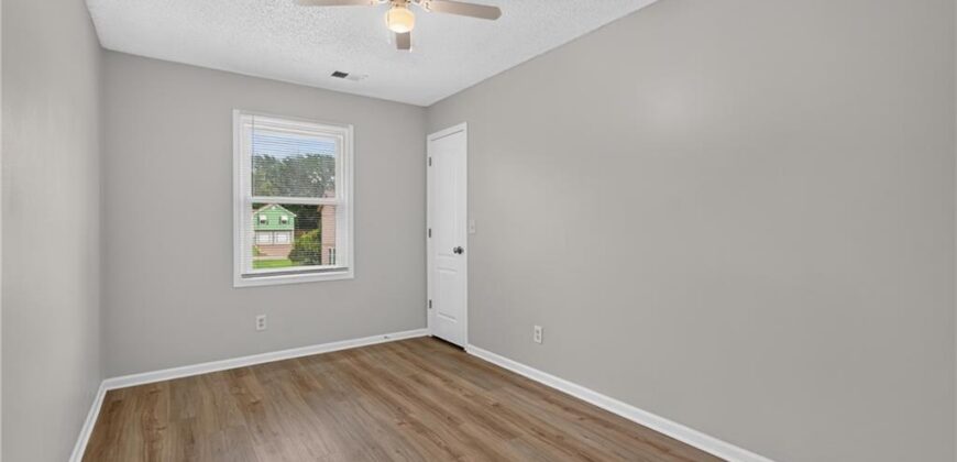 6529 NW Hidden Valley Road, Kansas City, MO 64152