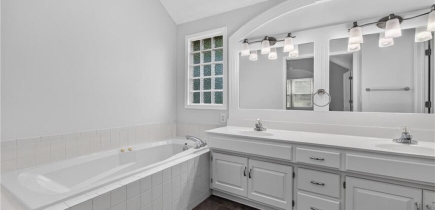 6529 NW Hidden Valley Road, Kansas City, MO 64152