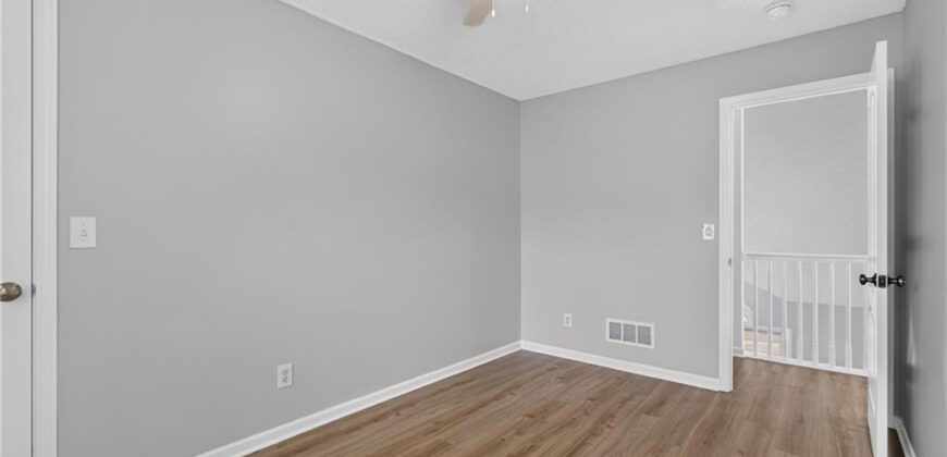 6529 NW Hidden Valley Road, Kansas City, MO 64152