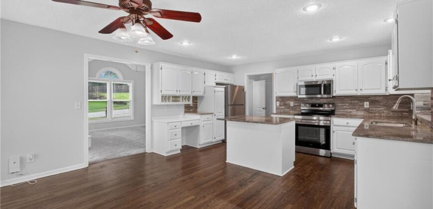 6529 NW Hidden Valley Road, Kansas City, MO 64152