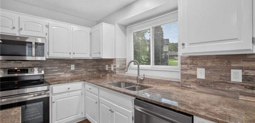 6529 NW Hidden Valley Road, Kansas City, MO 64152