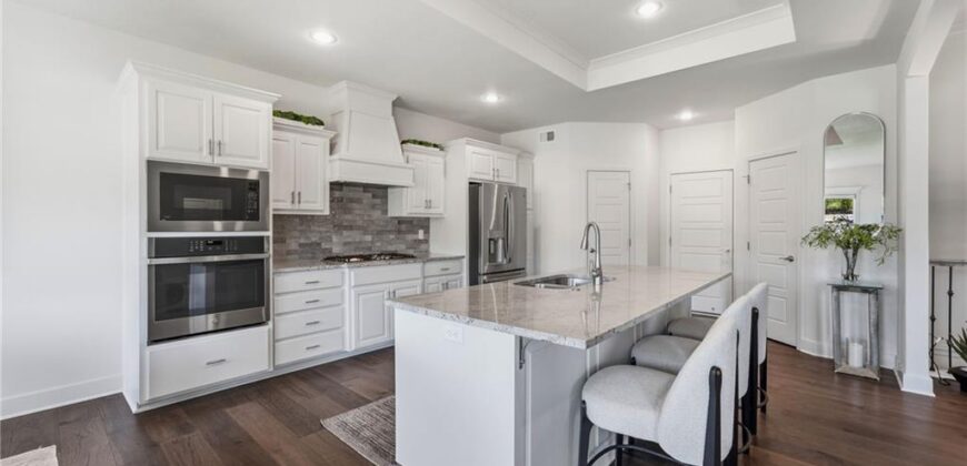 10322 N Winchester Avenue, Kansas City, MO 64156