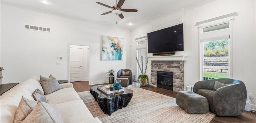 10322 N Winchester Avenue, Kansas City, MO 64156