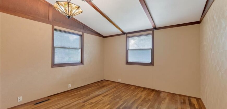 5902 N Garfield Avenue, Kansas City, MO 64118