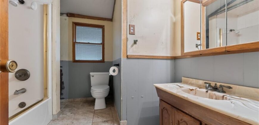 5902 N Garfield Avenue, Kansas City, MO 64118