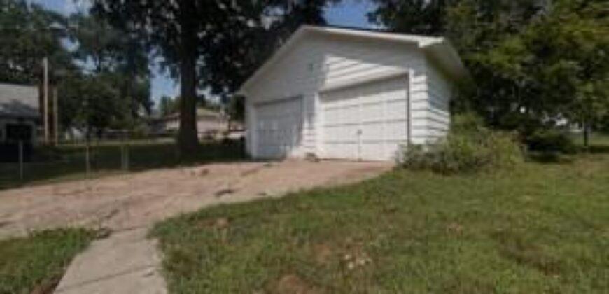 413 Maple Avenue, Smithville, MO 64089
