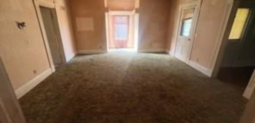 413 Maple Avenue, Smithville, MO 64089