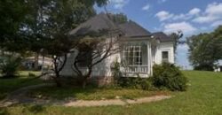 413 Maple Avenue, Smithville, MO 64089