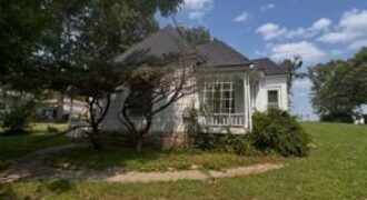413 Maple Avenue, Smithville, MO 64089