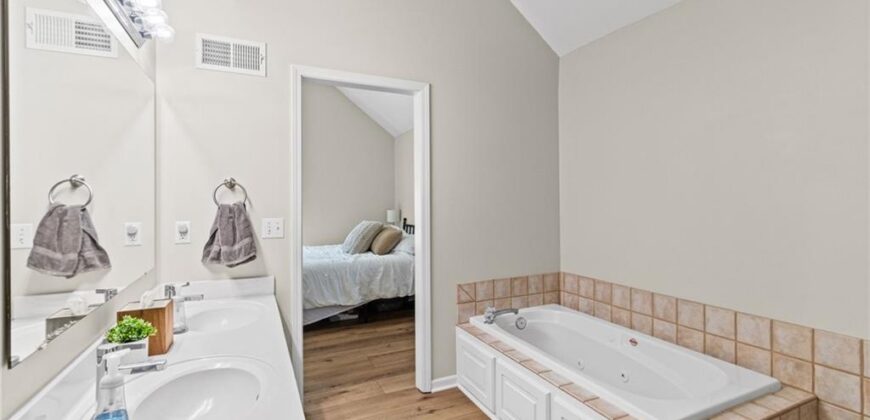 7419 N Booth Avenue, Kansas City, MO 64158