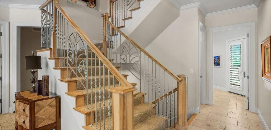 6006 W Shore Court, Parkville, MO 64152