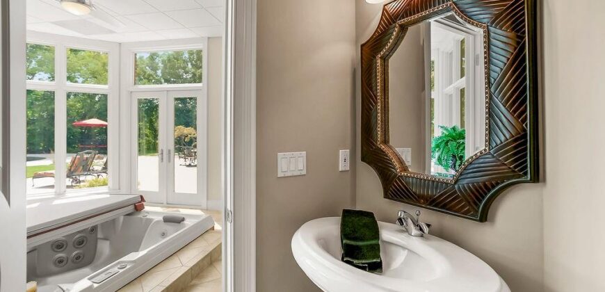 6006 W Shore Court, Parkville, MO 64152