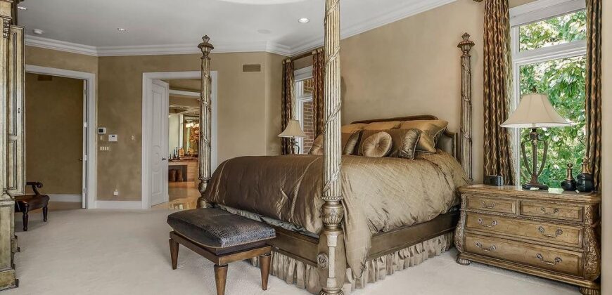 6006 W Shore Court, Parkville, MO 64152