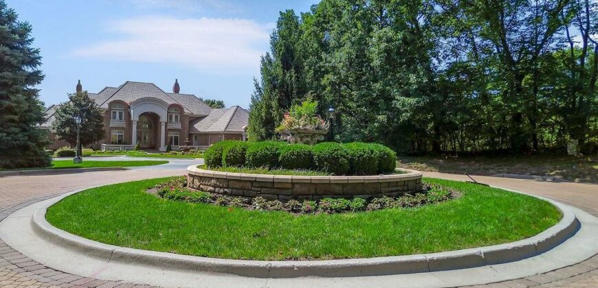 6006 W Shore Court, Kansas City, MO 64152