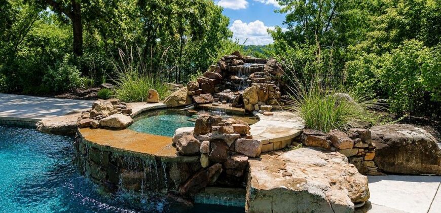6006 W Shore Court, Parkville, MO 64152