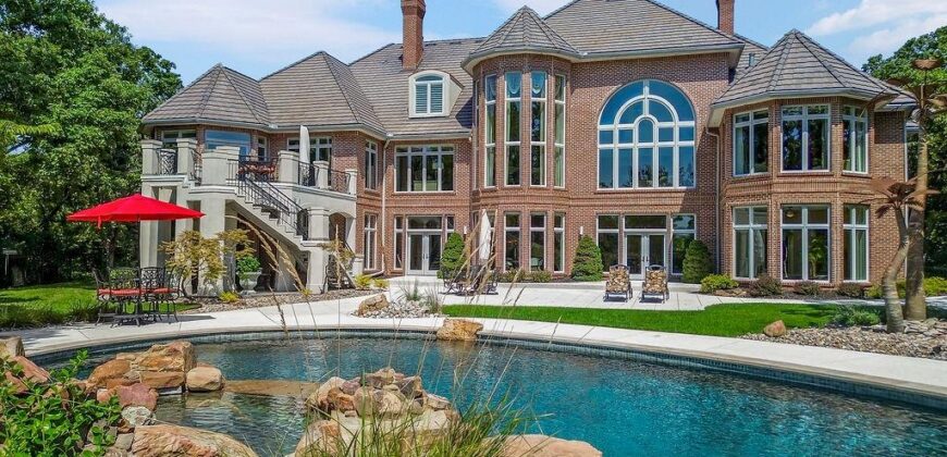6006 W Shore Court, Kansas City, MO 64152