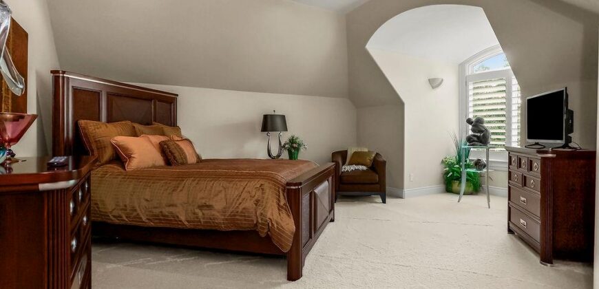 6006 W Shore Court, Parkville, MO 64152