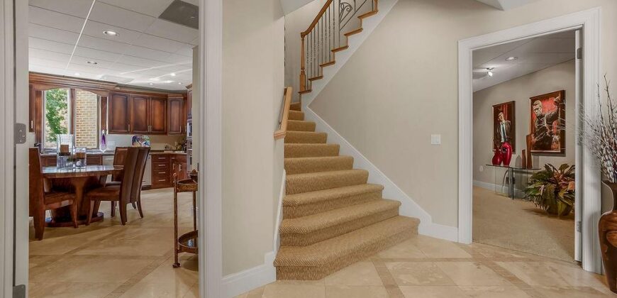 6006 W Shore Court, Parkville, MO 64152
