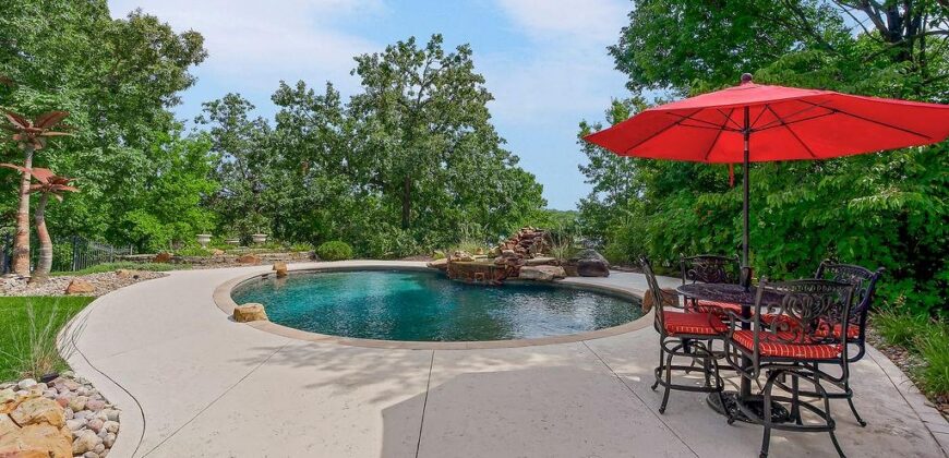 6006 W Shore Court, Parkville, MO 64152