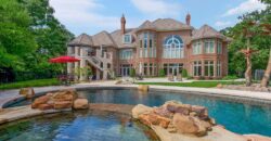 6006 W Shore Court, Parkville, MO 64152