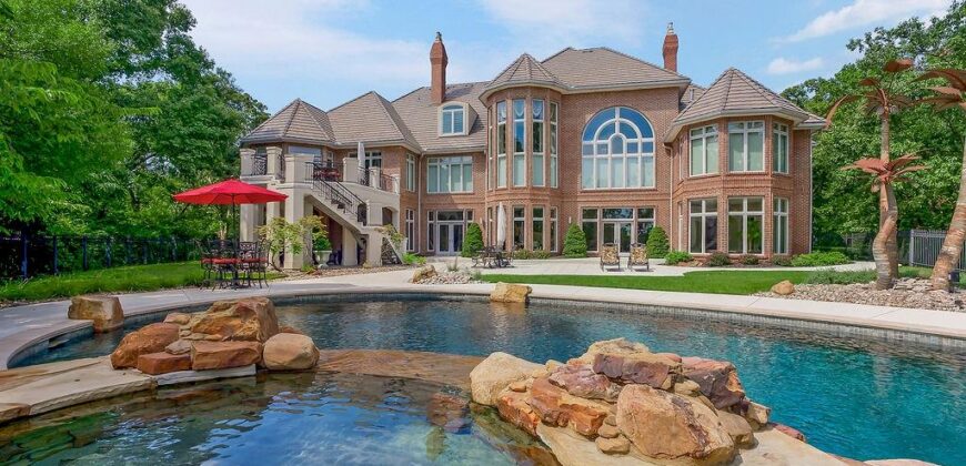 6006 W Shore Court, Parkville, MO 64152