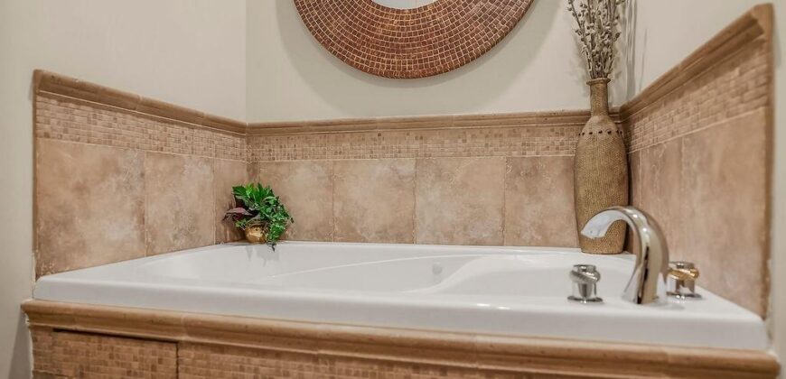 6006 W Shore Court, Parkville, MO 64152