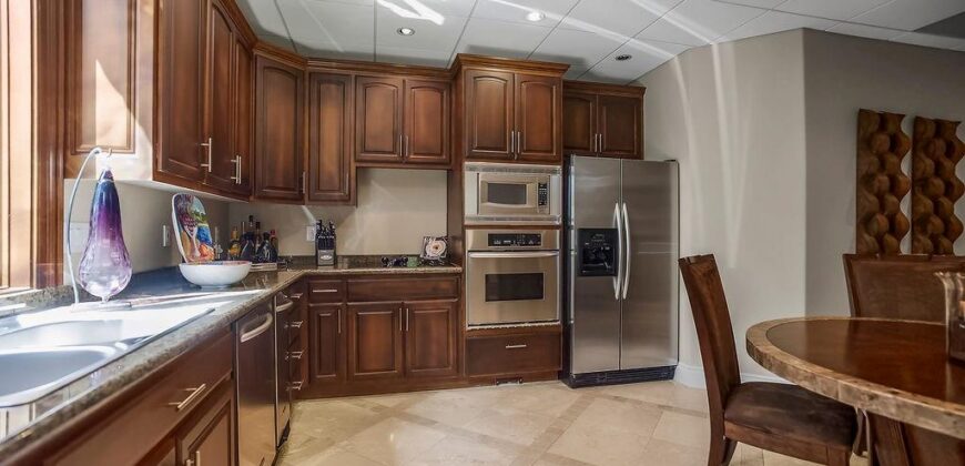 6006 W Shore Court, Parkville, MO 64152