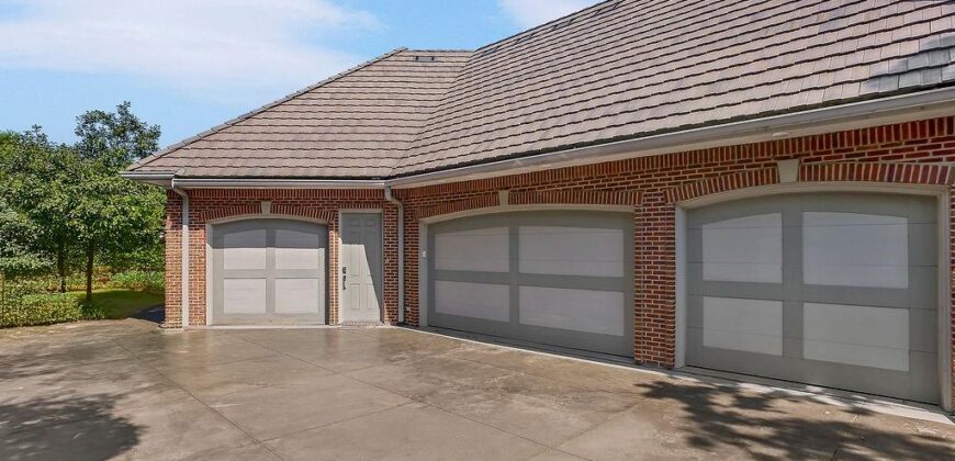 6006 W Shore Court, Parkville, MO 64152