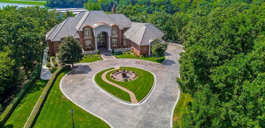6006 W Shore Court, Kansas City, MO 64152
