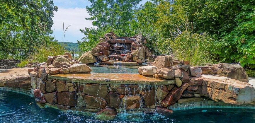6006 W Shore Court, Kansas City, MO 64152