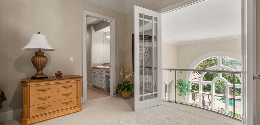 6006 W Shore Court, Parkville, MO 64152