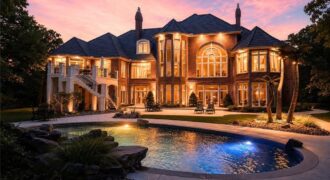 6006 W Shore Court, Parkville, MO 64152