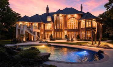 6006 W Shore Court, Parkville, MO 64152