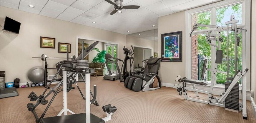 6006 W Shore Court, Parkville, MO 64152