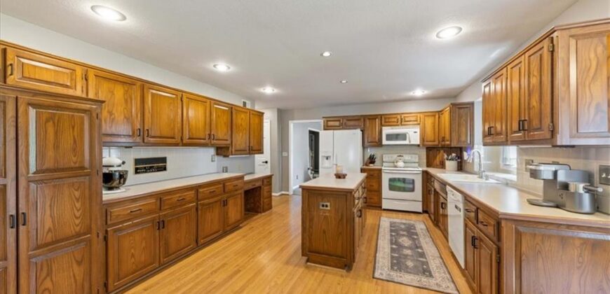 6728 N Quincy Circle, Kansas City, MO 64119