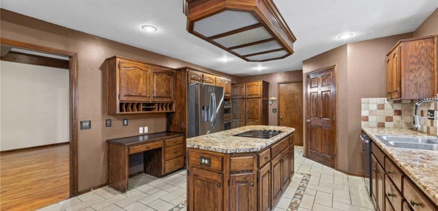 6209 NW 77th Street, Kansas City, MO 64151