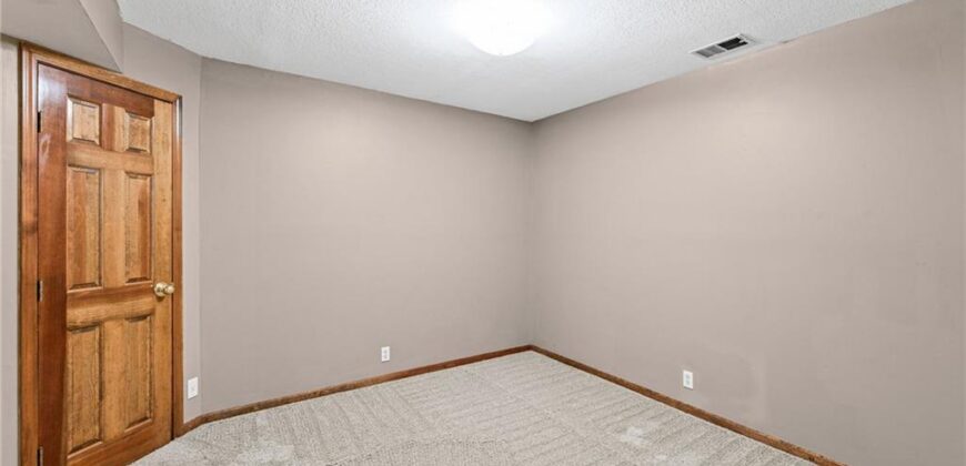 6209 NW 77th Street, Kansas City, MO 64151