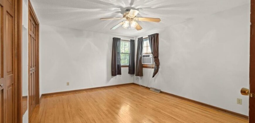 7211 N HIGHLAND Avenue, Gladstone, MO 64118