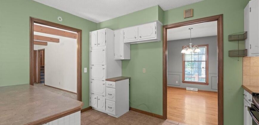 7211 N HIGHLAND Avenue, Gladstone, MO 64118