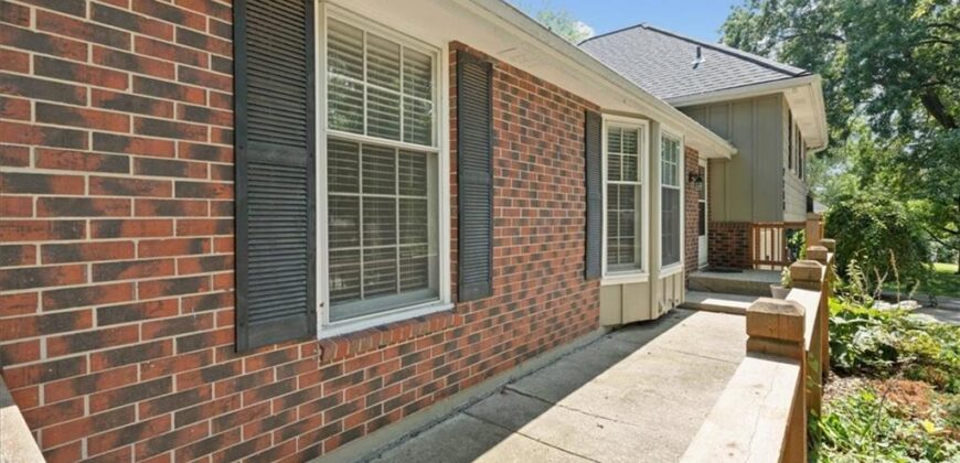 7211 N HIGHLAND Avenue, Gladstone, MO 64118