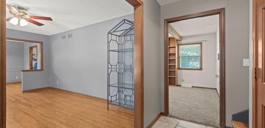 7211 N HIGHLAND Avenue, Gladstone, MO 64118