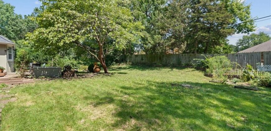 7211 N HIGHLAND Avenue, Gladstone, MO 64118