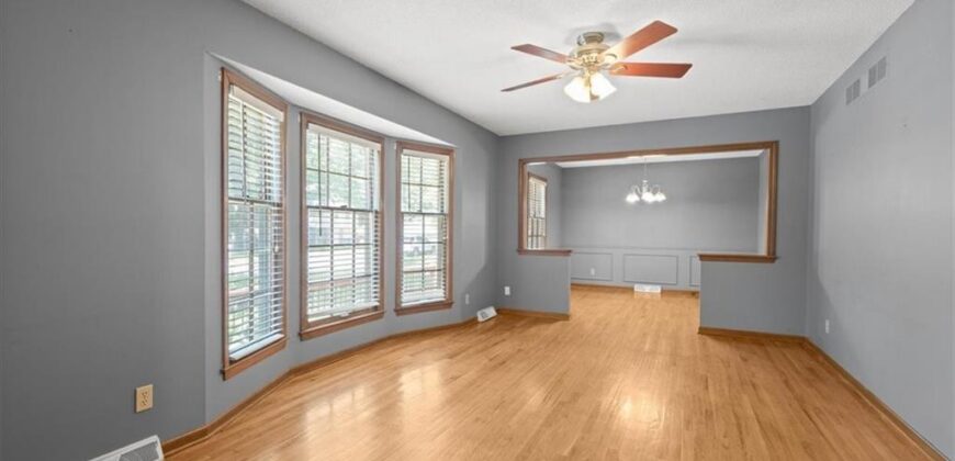 7211 N HIGHLAND Avenue, Gladstone, MO 64118