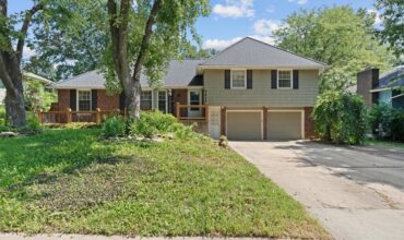 7211 N HIGHLAND Avenue, Gladstone, MO 64118