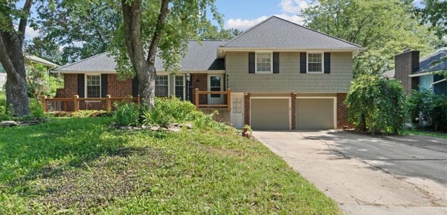 7211 N HIGHLAND Avenue, Gladstone, MO 64118