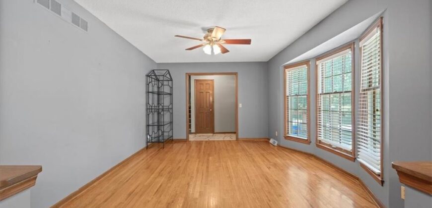 7211 N HIGHLAND Avenue, Gladstone, MO 64118