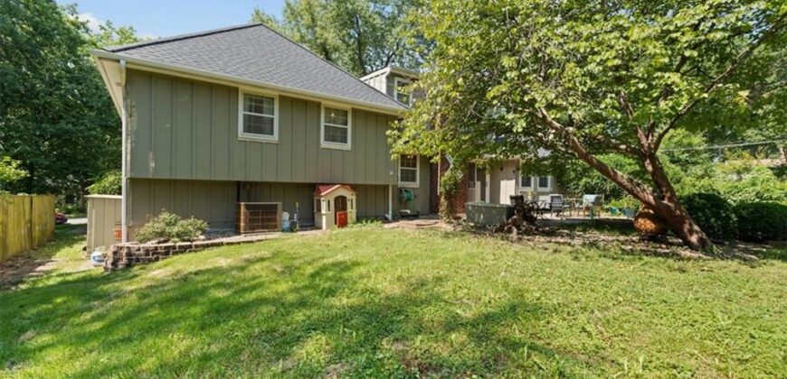 7211 N HIGHLAND Avenue, Gladstone, MO 64118