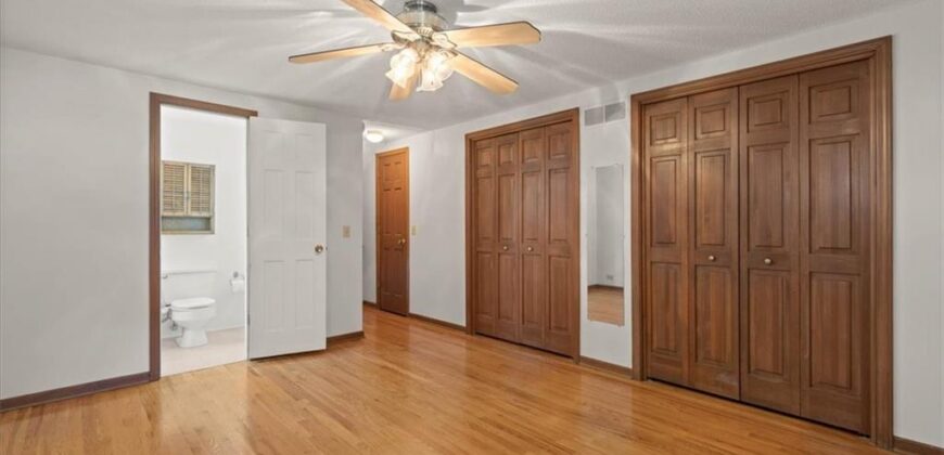 7211 N HIGHLAND Avenue, Gladstone, MO 64118