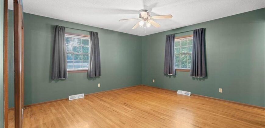 7211 N HIGHLAND Avenue, Gladstone, MO 64118